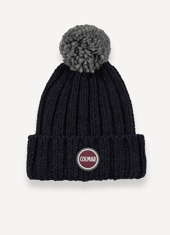 Unisex cap with pom-pom