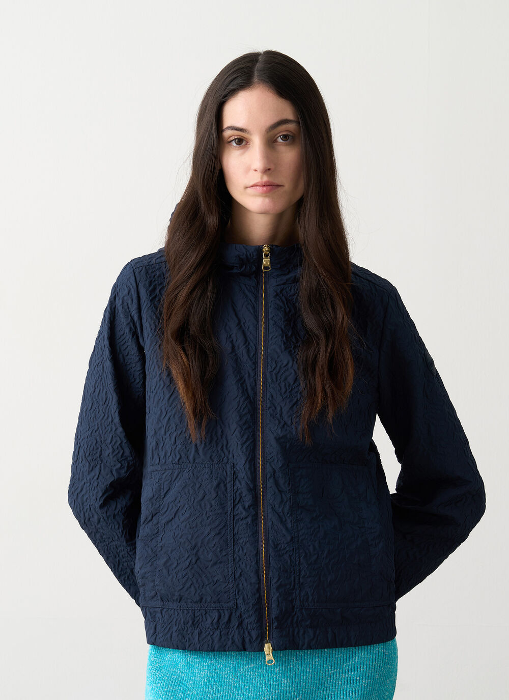 Chaqueta gofrada con capucha image number 0