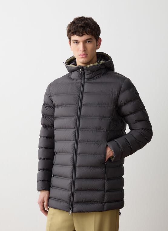 Down jacket with seamless quilting