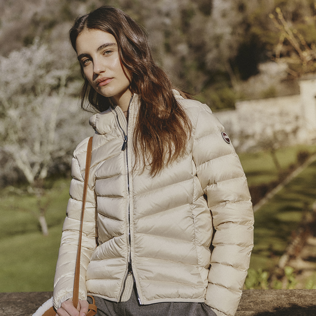 LIGHTWEIGHT DOWN JACKETS