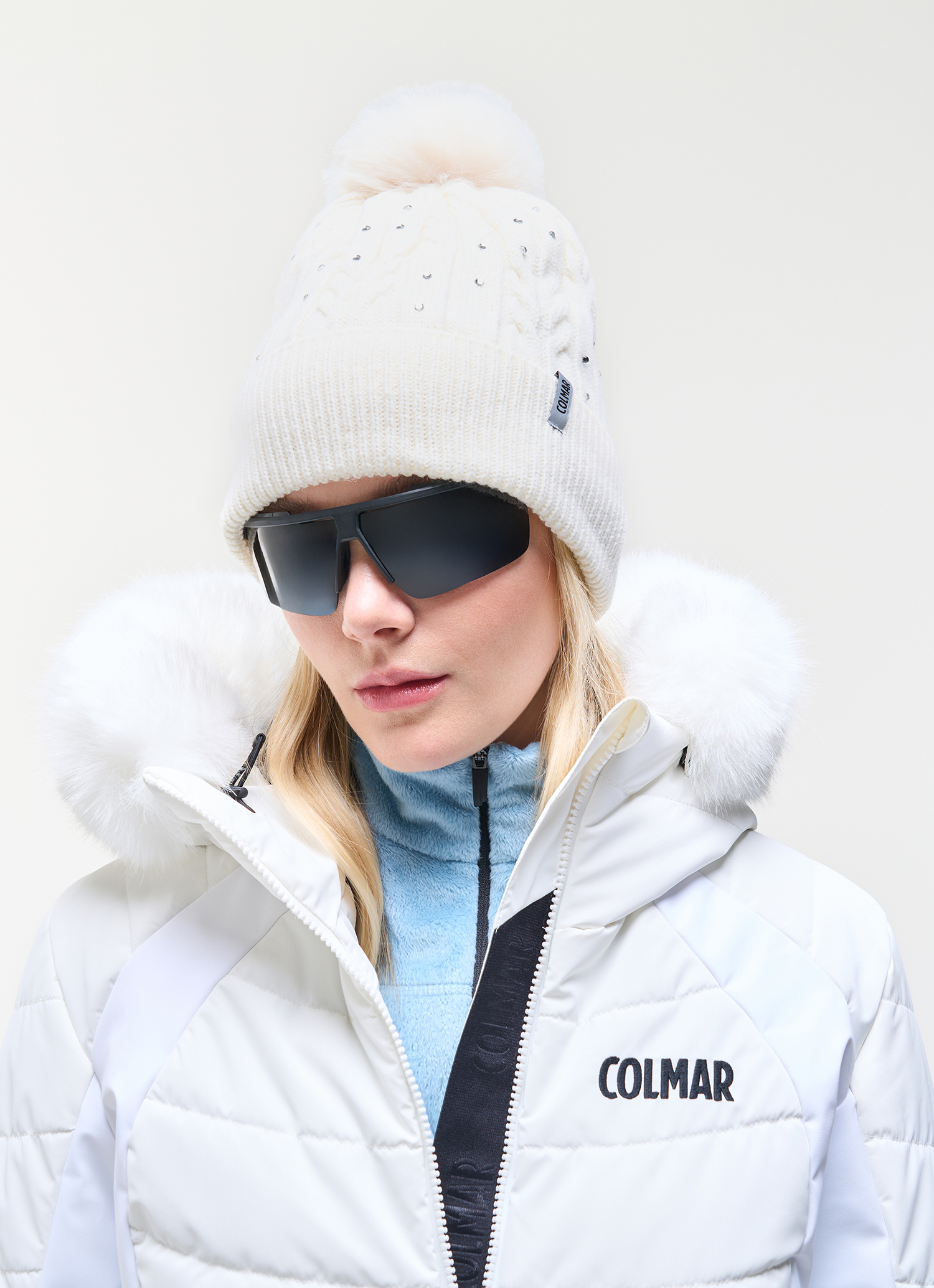Colmar Donna Nero Berretto England A Trecce Con Pompon Da - Immagine 2